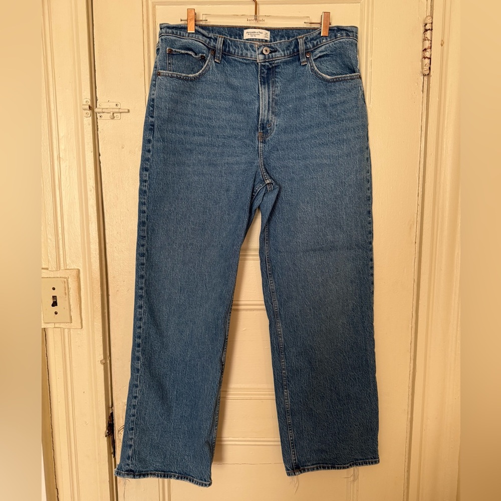 Abercrombie & Fitch High Rise 90s Relaxed Jean